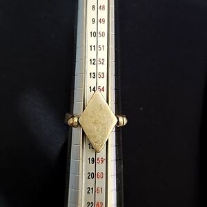 Sterling silver ring with spinning silver diamond shape center piece